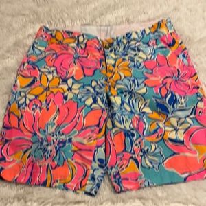 Lilly Pulitzer chipper short, size 6
